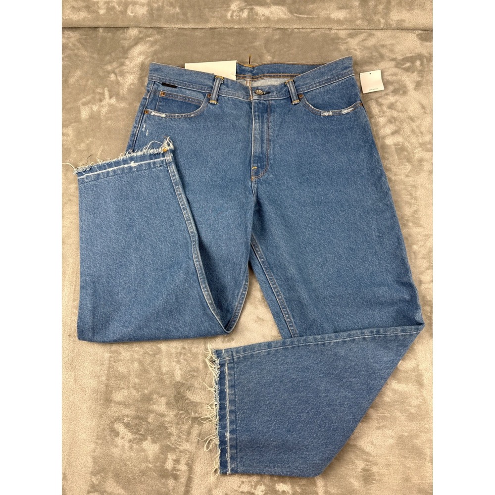 BDG Mens Straight Cut Off Jeans Blue Medium Wash Raw Hem 32x32 NWT Distressed
